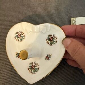 Heart-Shaped Floral Ring Holder